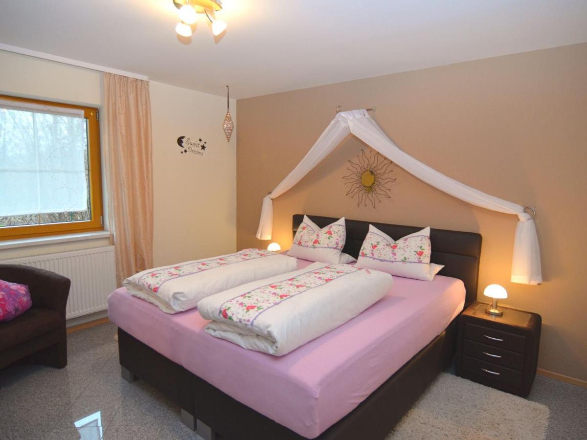 Apartment Flat With Swimming Pool In Prackenbach
