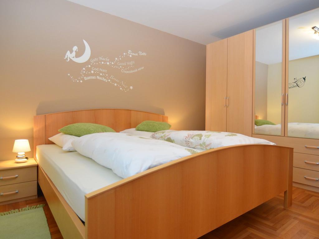 Apartment Flat With Swimming Pool In Prackenbach Viechtach